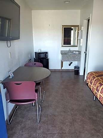 Deluxe Double Room with Two Double Beds - Smoking