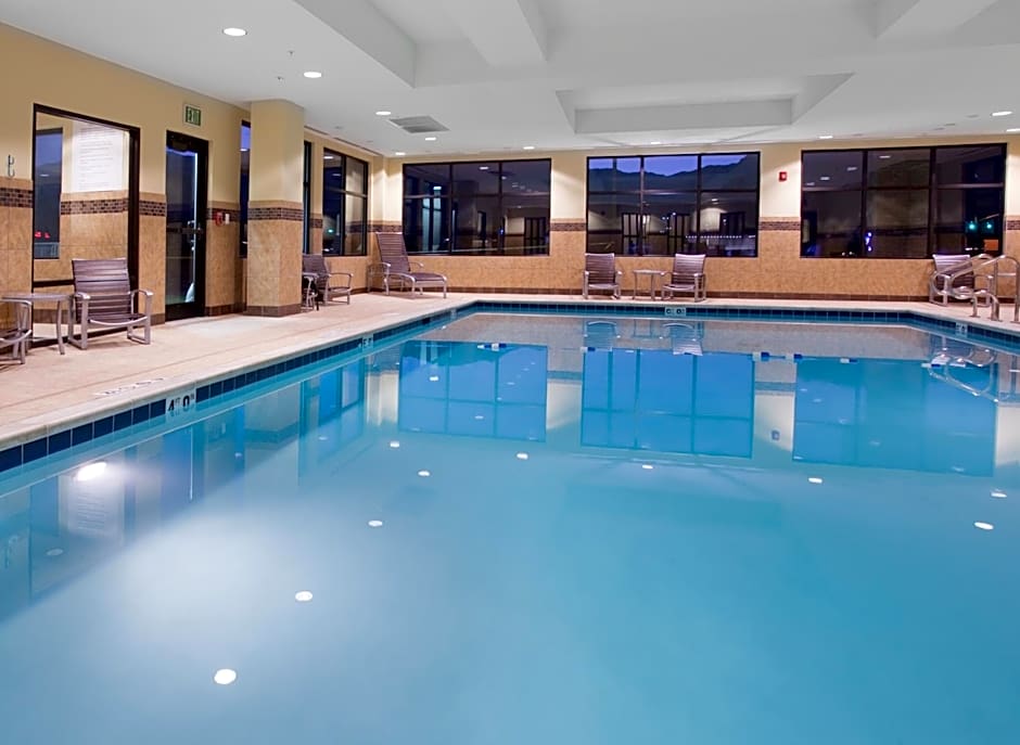 Holiday Inn Express & Suites Logan By IHG