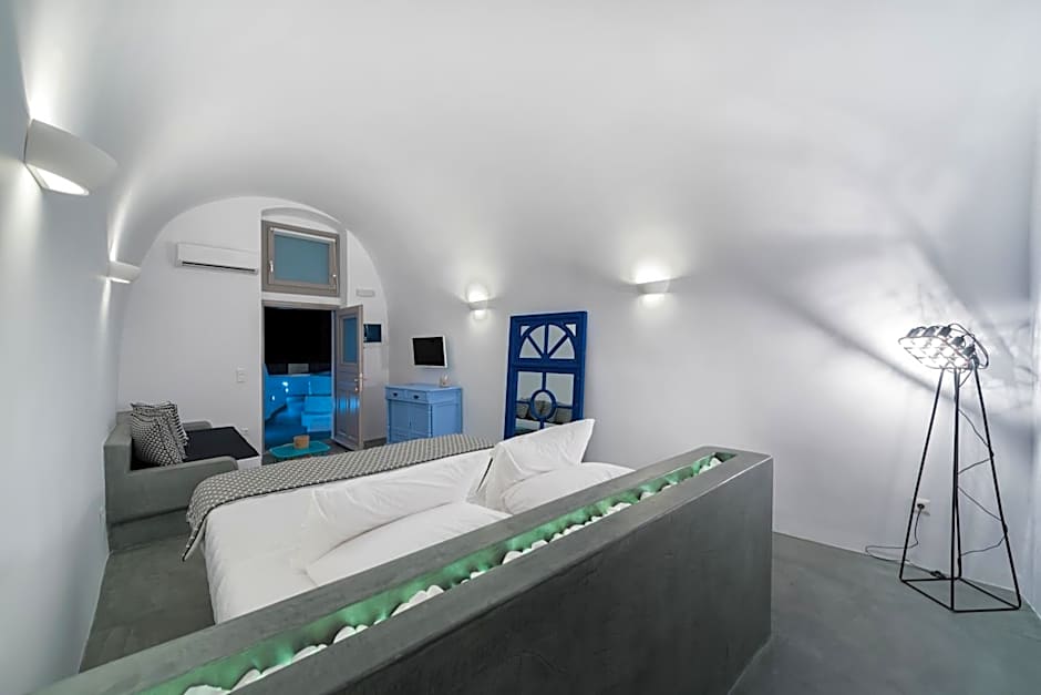 Photo 1 of 15 of Superior Suite, Jacuzzi®, View