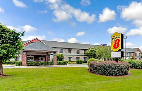 Super 8 by Wyndham Smithfield-Selma