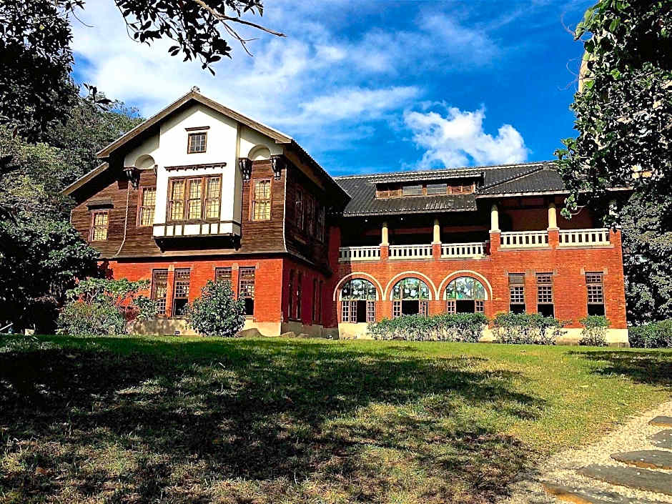 Bee House by Cosmos Creation