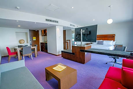 Master Suite King