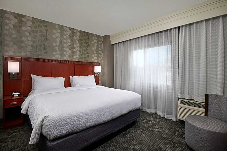 Courtyard by Marriott Bristol