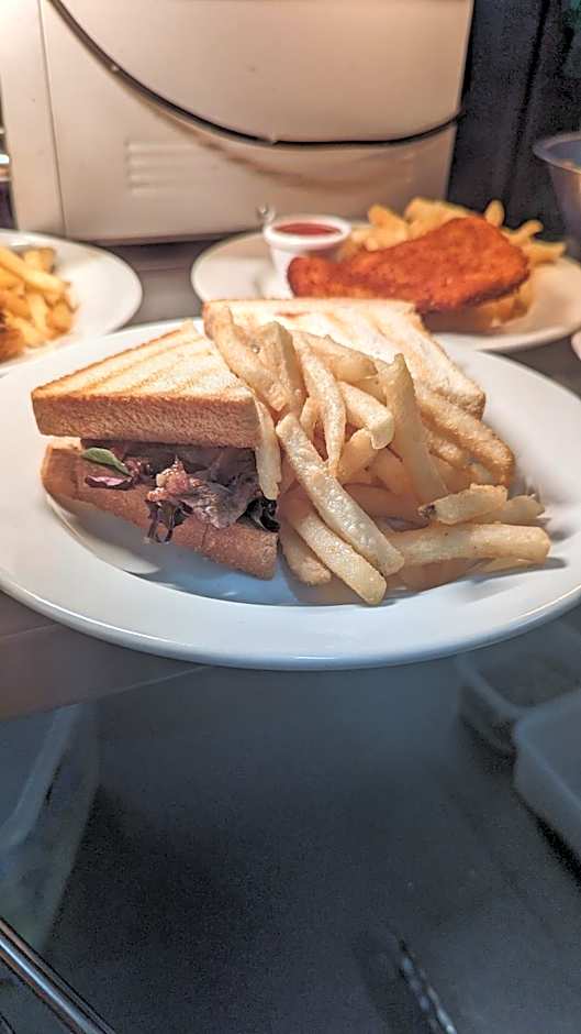 GRAND CENTRAL HOTEL PROSERPINE