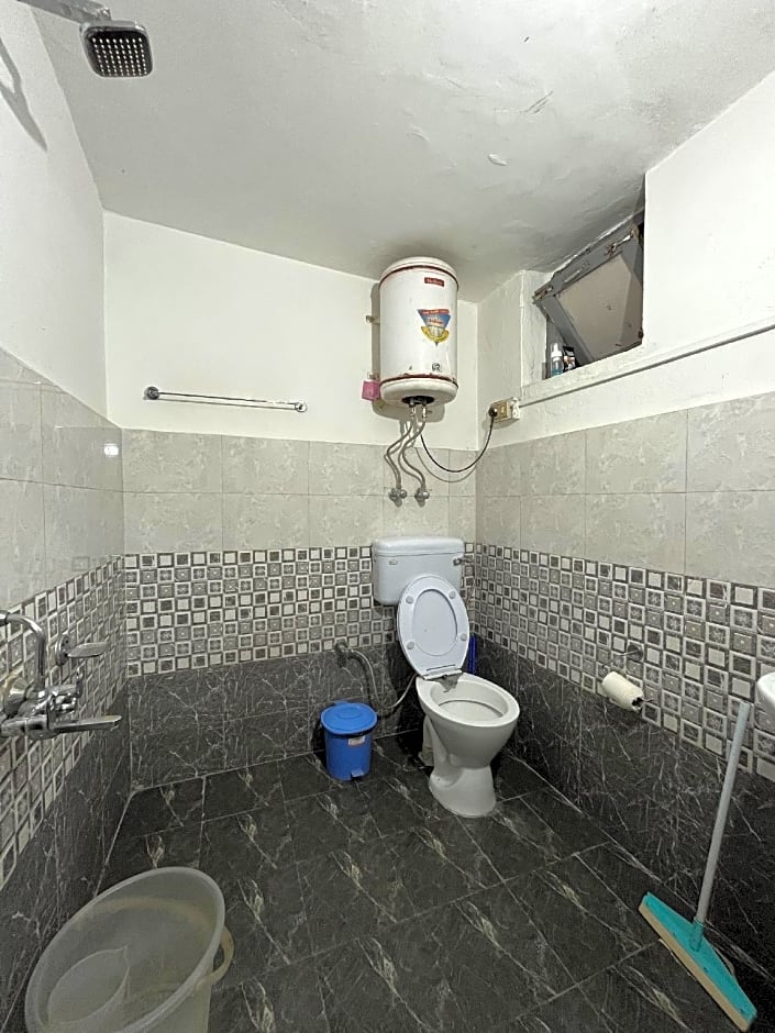 Young Monk Hostel & Cafe Manali