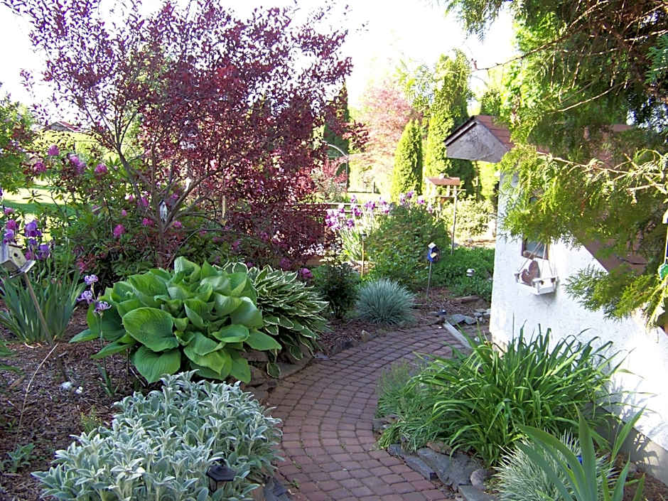 Bavarian Orchard Motel