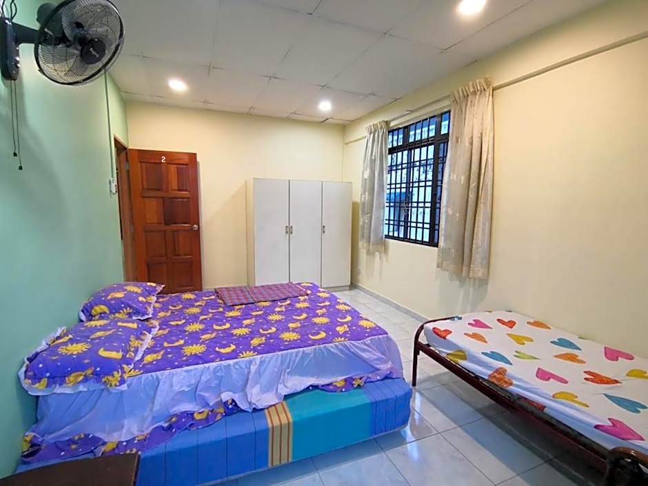 Cosy Homestay Ulu Tiram - Room only