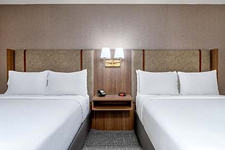 Queen Room with Two Queen Beds - Hearing Accessible