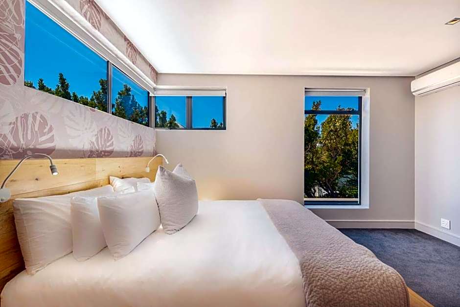 Amara 2 -Designer Penthouse with Solar Power