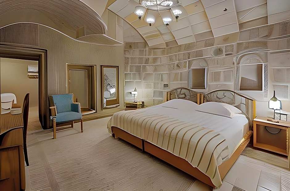 Hera Cave Suites