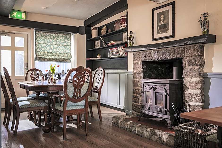 The Cromwell Arms Inn