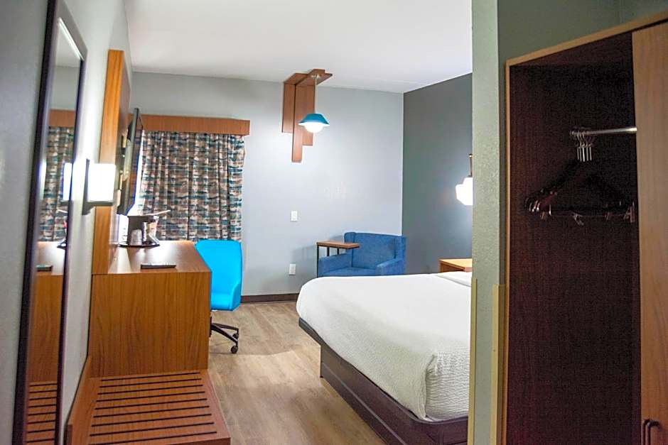 La Quinta Inn & Suites by Wyndham Fayetteville I-95