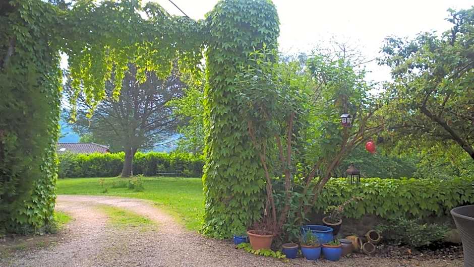 Maison et Jardin Talinou