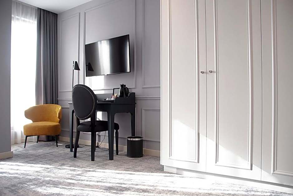 H41 Luxury Suites
