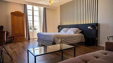 Queen Suite with Sofa Bed