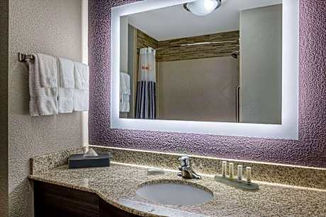 2 Queen Beds, Suite, Non-Smoking