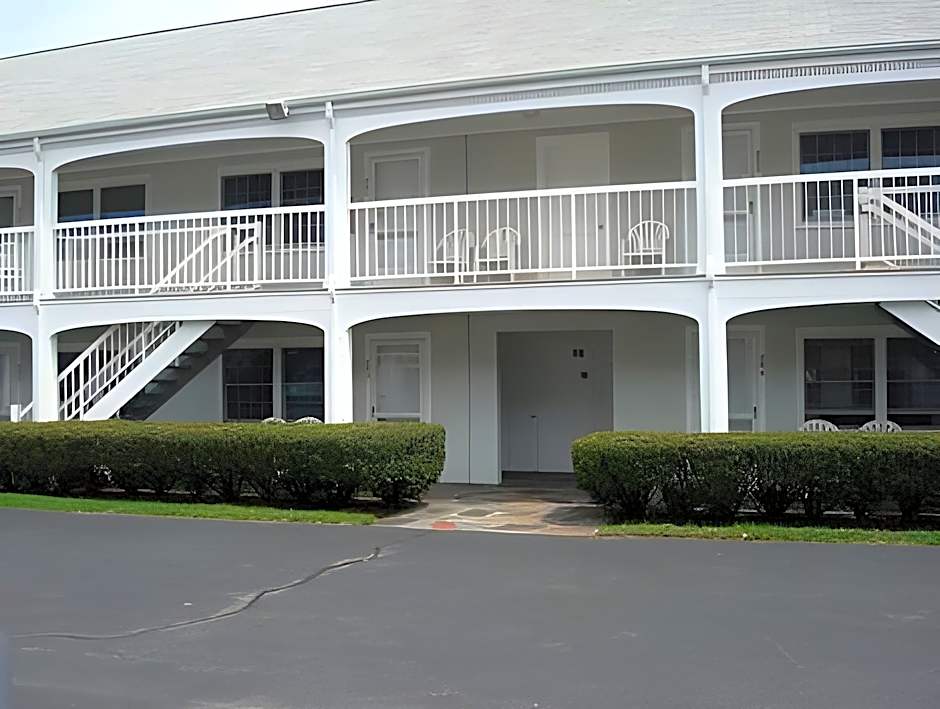 Hyannis Inn