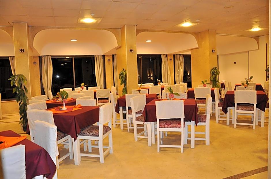 Shady Hotel Luxor