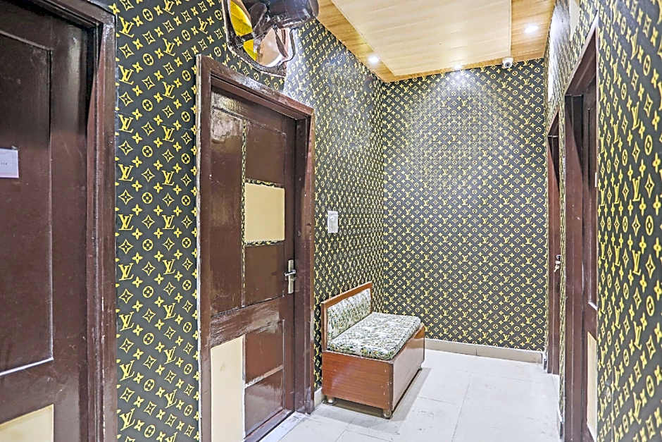 OYO Flagship 80575 Kashish Residency Near Model Town Metro Station – Delhi, NY