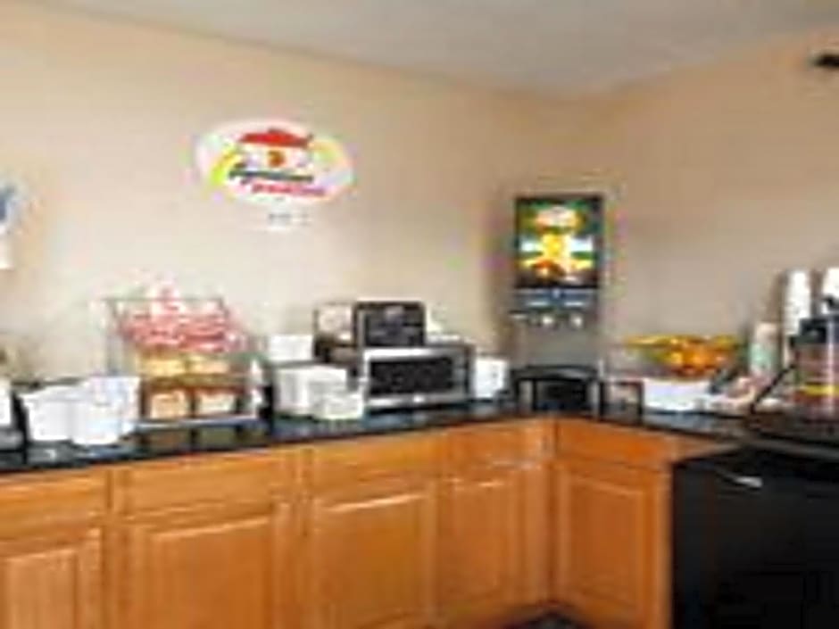 Super 8 by Wyndham Oneida Verona