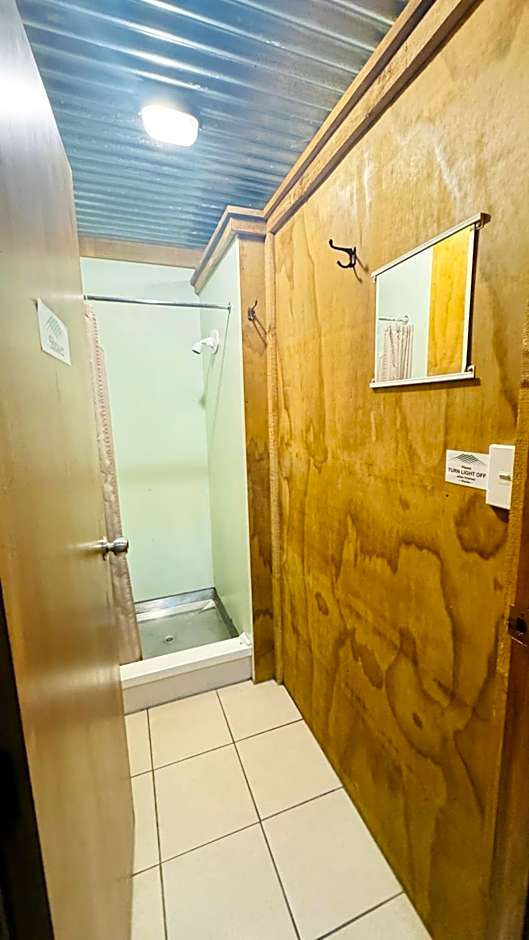 The Crossing Lodge & Backpackers