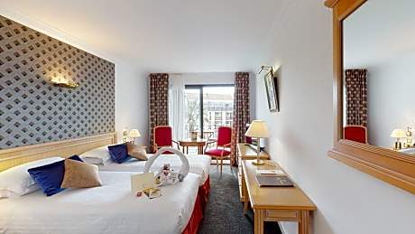 Deluxe Twin Room with Balcony and Garden View