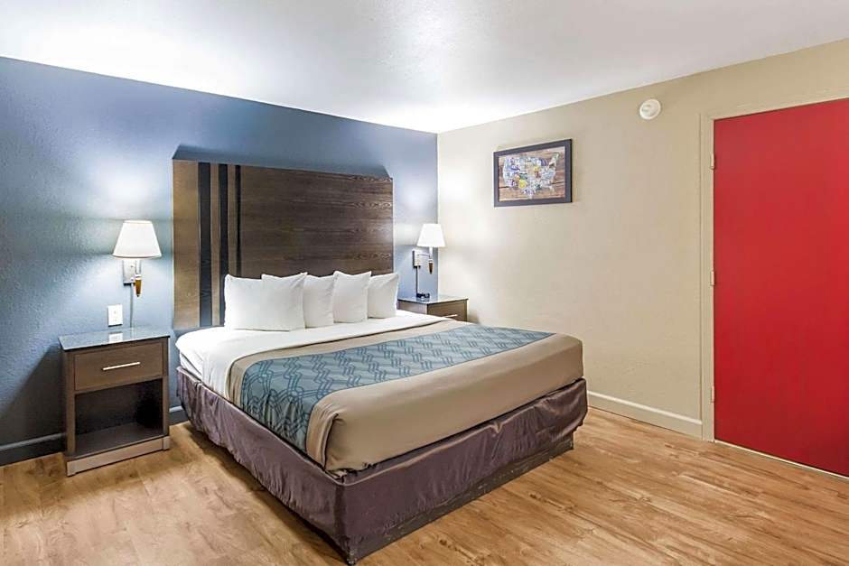 Econo Lodge Inn & Suites I-35 At Shawnee Mission