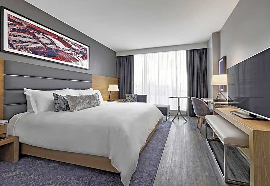 Photo 1 of 6 of Deluxe 1 King Bed