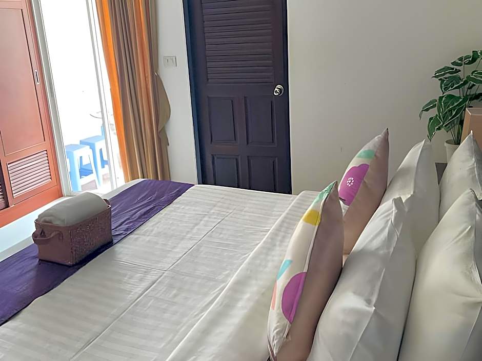 Aromdee @Naithon Beach