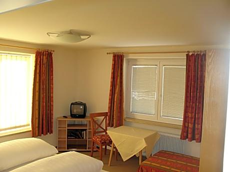 Superior Three-Bedroom Apartment (4-6 Adults)