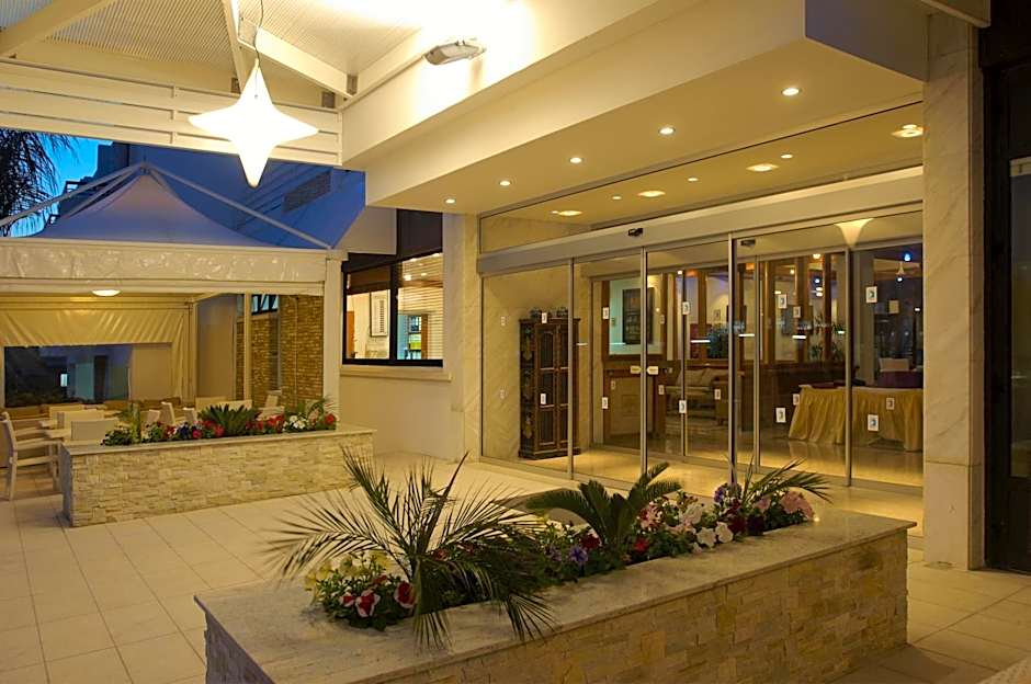 Senator Hotel Apartments