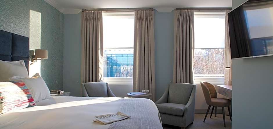 54 Queen's Gate Hotel