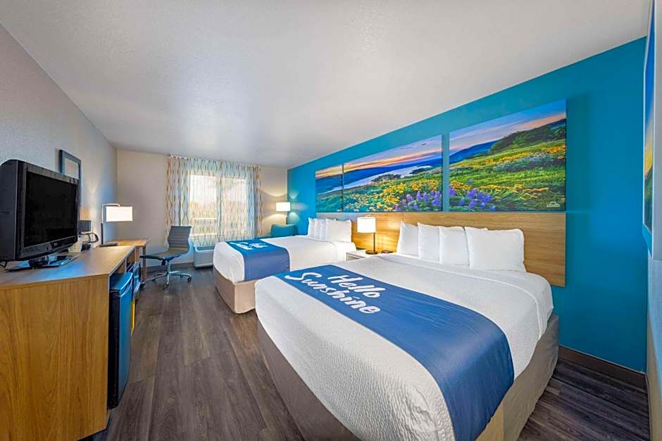 Days Inn by Wyndham Lathrop