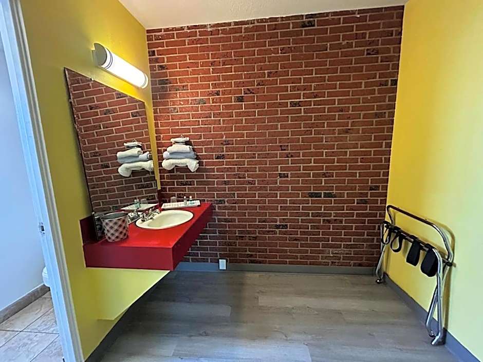 Travelers Inn by OYO Longview Kelso