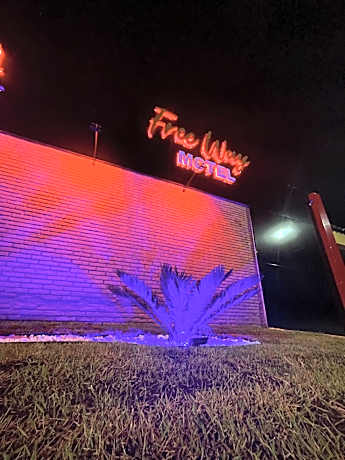 Free Way Motel