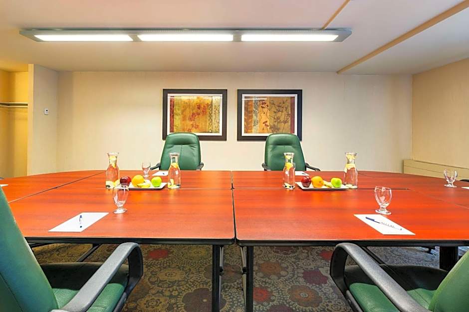 Allure Hotel & Conference Center