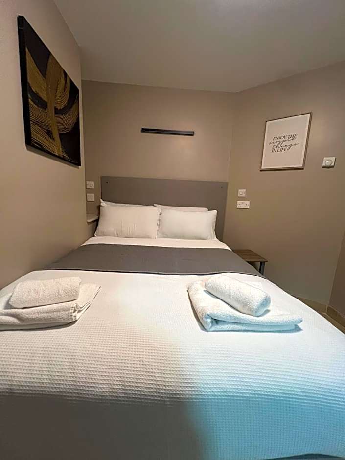 OYO Paragraph Palmers Green - Tottenham Stadium