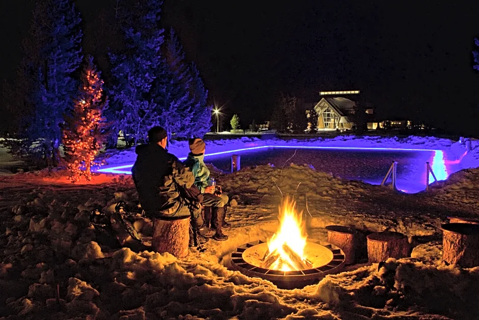 Old Faithful Snow Lodge & Cabins