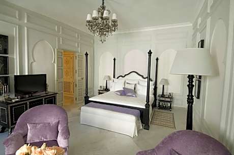 Aliya Deluxe Suite