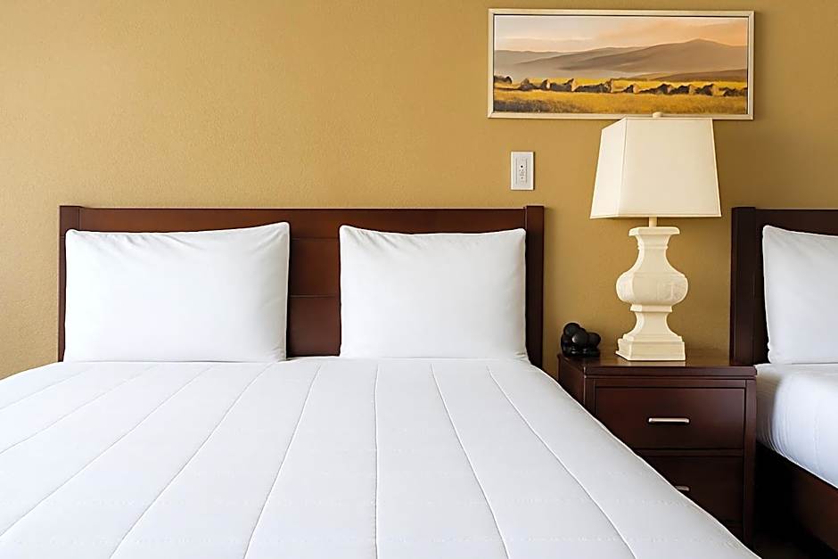 Spinnaker Inn of Naples