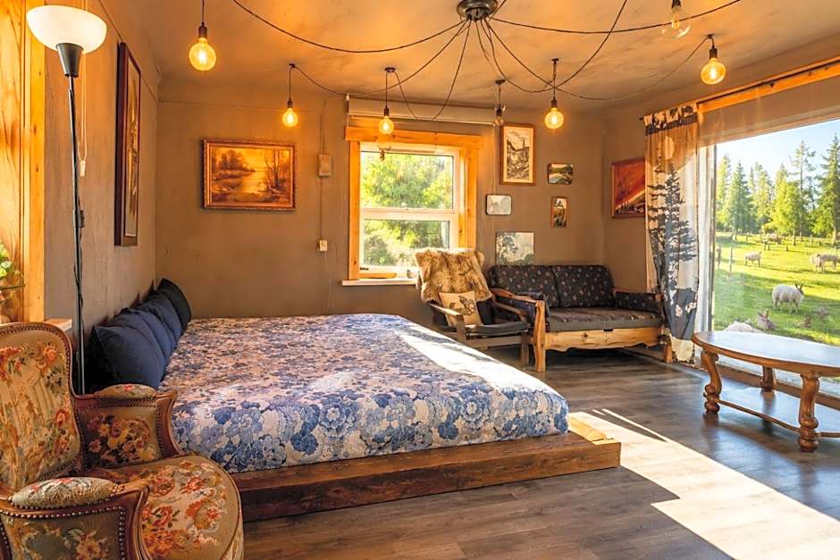 Lake Deer Park Retreat with Hot Tub & Sauna