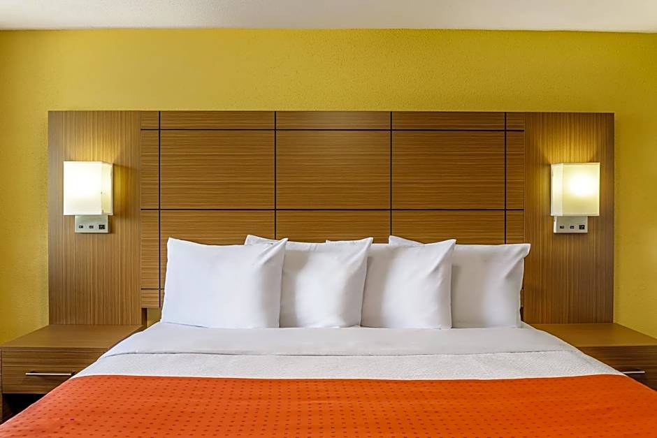 Motel 6 Campbellford, ON