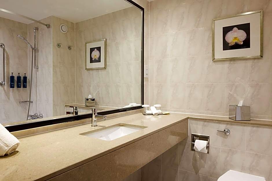 DoubleTree by Hilton Hotel Woking