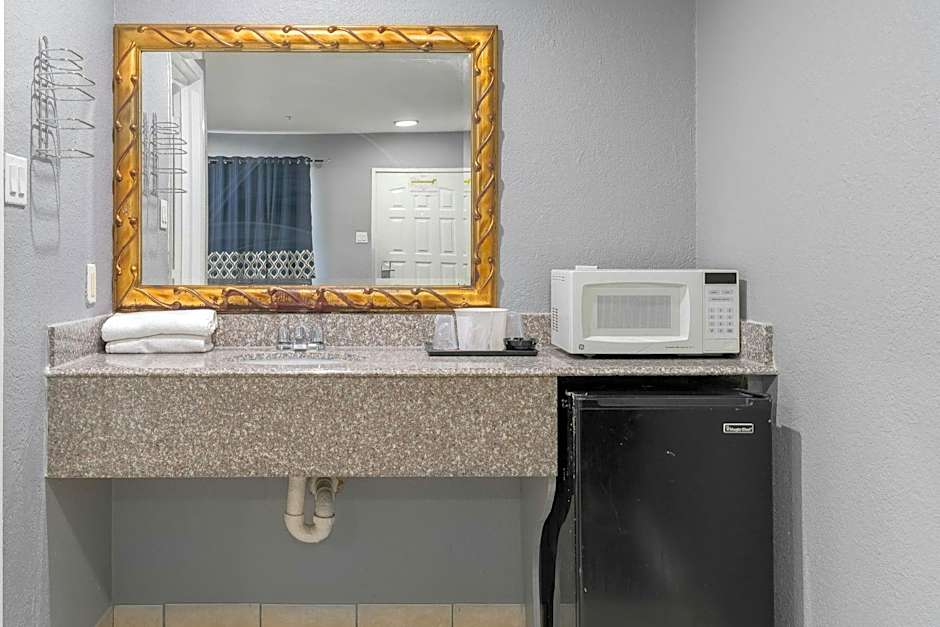 Golden Inn Dallas by Hotel O