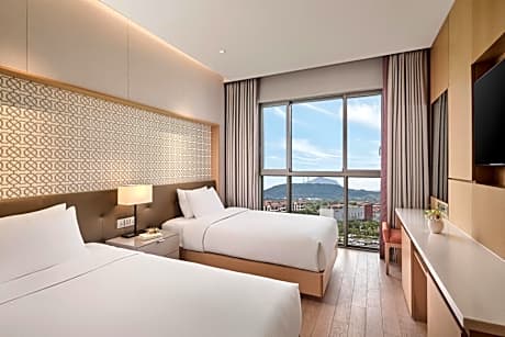 [Jjimjilbang Package] Superior Twin Room + Jjimjilbang & Theme Park Tickets for 2 per stay