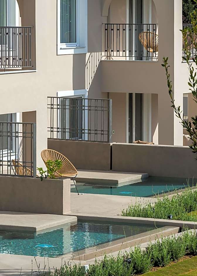 Bitzaro Grande Hotel & Suites