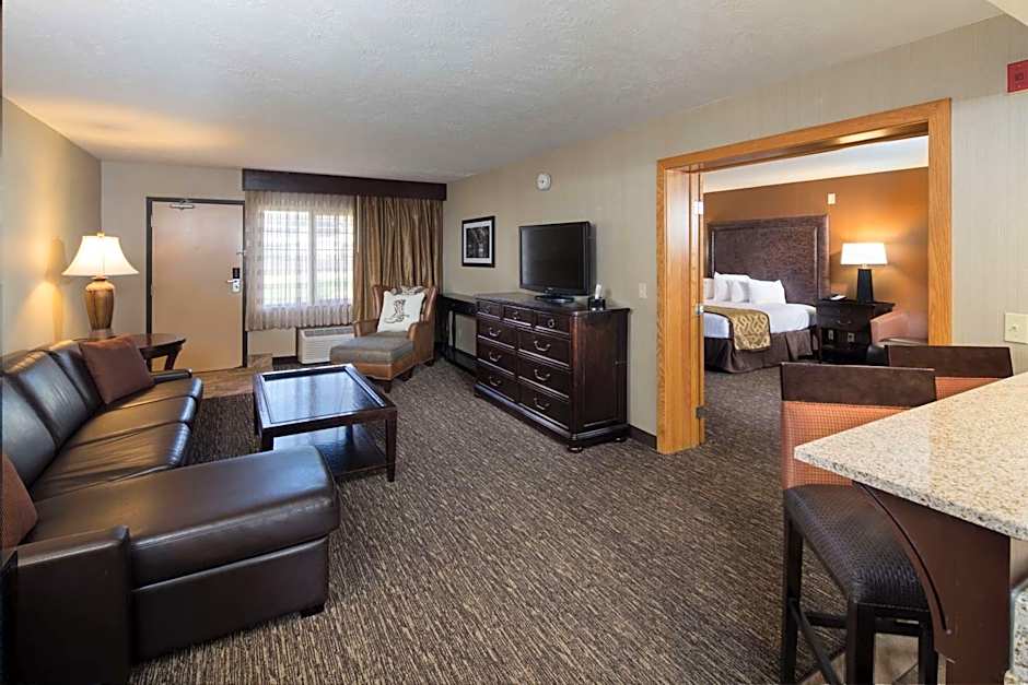 Photo 1 of 4 of 1 King Bed Suite, Accessible