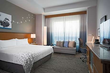 King Room with Roll-in Shower - Mobility and Hearing Accessible