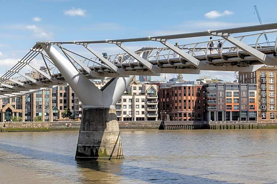 Locke at Broken Wharf