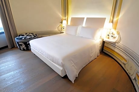 Deluxe Suite with Spa Access